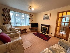 Sitting Room (1)- click for photo gallery